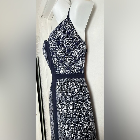 Elegant Black and White Patterned Maxi Dress - Picture 4 of 7